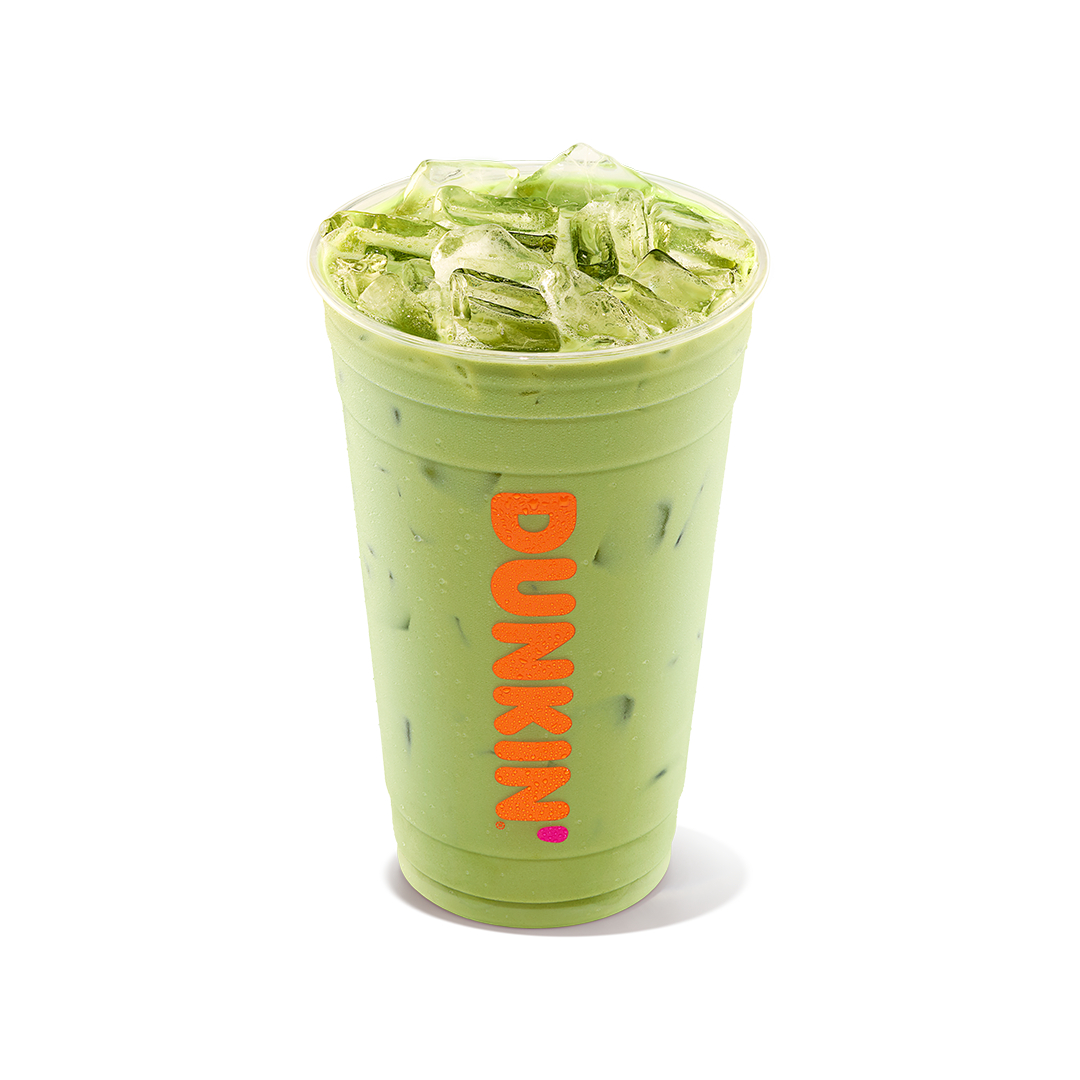 Ein becher mit grünem, eisgekühltem Getränk, beschriftet mit dem Logo von Dunkin'.